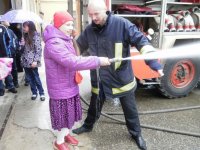 Allažu pamatskolas bērni viesojas ugunsdzēsēju Depo Siguldā