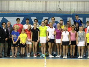 Pie Siguldas badmintonistiem viesojas „YONEX” firmas pārstāvji