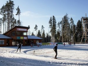 Uzsākta sezona Siguldas slēpošanas trasēs