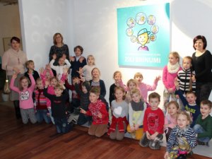 Bērnudārza „Ieviņa” bērni apmeklē zinātkāres centru „Zili brīnumi”