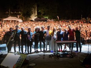 Grupas „The Sound Poets” koncertus Siguldā apmeklē turpat 10 000 skatītāju