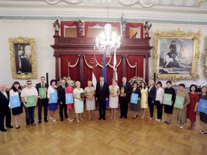 Valsts prezidents Siguldas Valsts ģimnāzijai pasniedz Ata Kronvalda balvu 