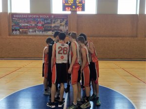 Siguldas Sporta skolas U16 puišu basketbola komanda uzvar Juglu