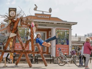 Atcelts gadskārtējais Siguldas Šūpoļu festivāls; aicina vienoties akcijā #satiecsevi