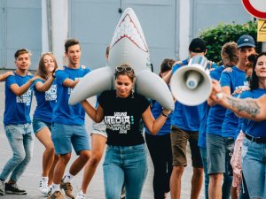 Novada jaunieši piedalās mediju nometnē “Young Media Sharks”