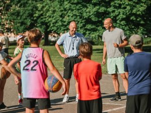 Jaunie basketbolisti rūdās Latvijas izlases trenera Visocka-Rubeņa vadībā