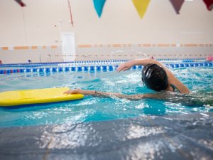Par peldēšanas nodarbībām Krimuldas Sporta centra peldbaseinā 