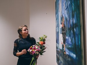 Siguldas Jaunajā pilī skatāma Anetes Kalniņas gleznu izstāde