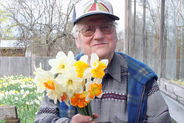 Iznāks grāmata par ziedputekšņu mākslinieku Vitautu Skuju