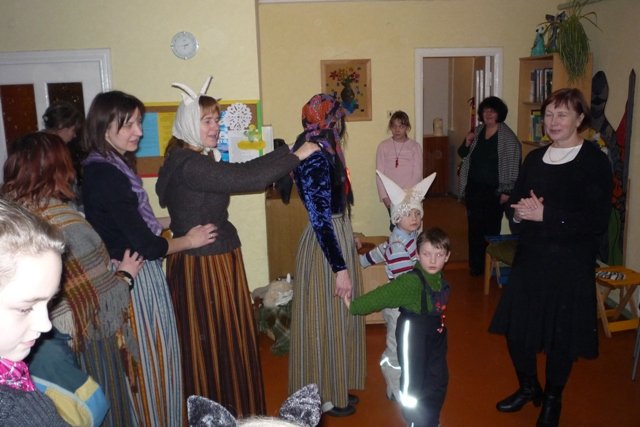 Bluķa vilkšana Siguldas Bērnu un jauniešu interešu centrā