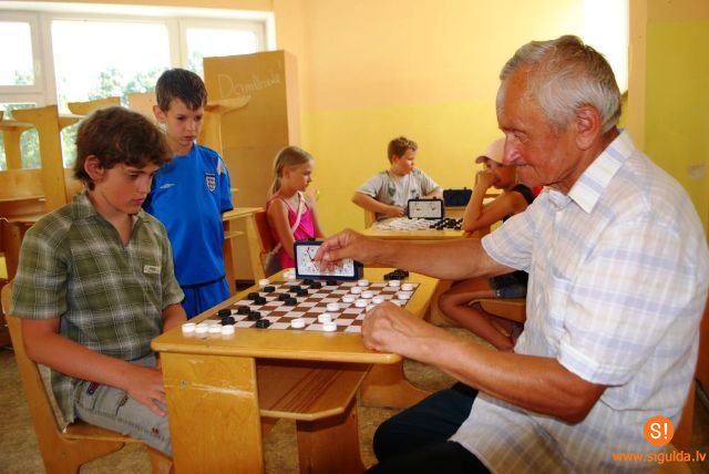 Dambretisti gatavojas 2011.gada Eiropas jauniešu čempionātam