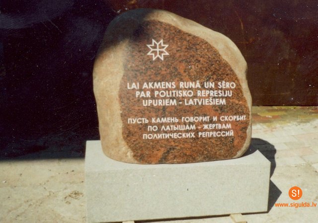 No Siguldas uz Sibīriju ceļos piemiņas akmens deportētajiem latviešiem