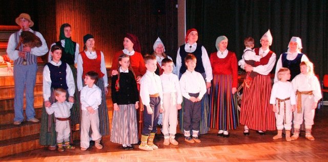 Siguldas folkloras kopa „Senleja” piedalīsies skatē Valmierā