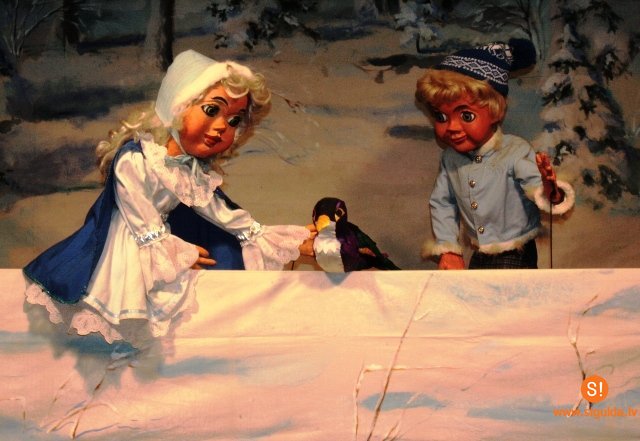 Ziemassvētku eglīšu uzvedumi bērniem