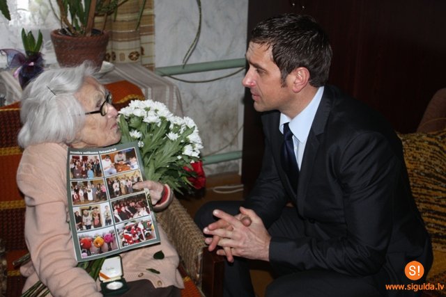 Siguldas novada pašvaldība sveic 100 gadnieci