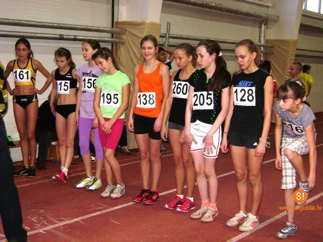 Sporta skolas vieglatlētu starti Latvijas jaunatnes ziemas čempionātā