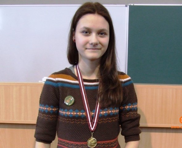 Siguldas Valsts ģimnāzijas skolniecei Magdalēnai Mudulei zelta medaļa Valsts bioloģijas olimpiādē