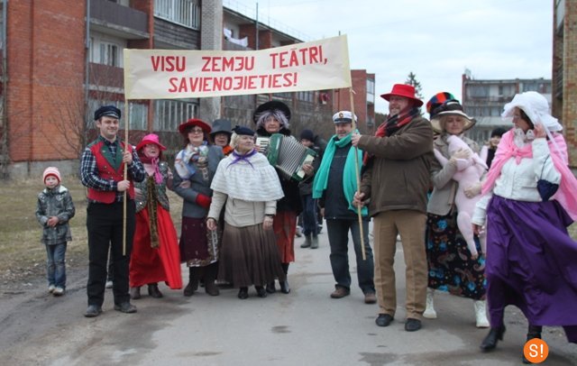 Teātra gājiens Allažos