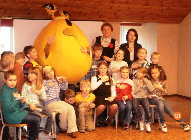 Allažu pirmklasnieki uzņemti Jušu draugu pulkā