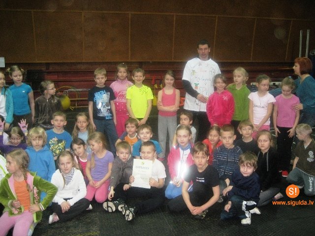 Sporta svētki Siguldas pilsētas vidusskolā kopā ar brāļiem Dukuriem un Jāni Strengu