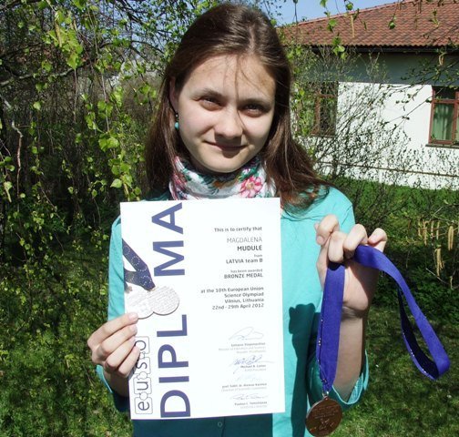 Siguldas VĢ skolniecei Magdalēnai Mudulei bronzas medaļa desmitajā Eiropas Savienības Zinātnes olimpiādē