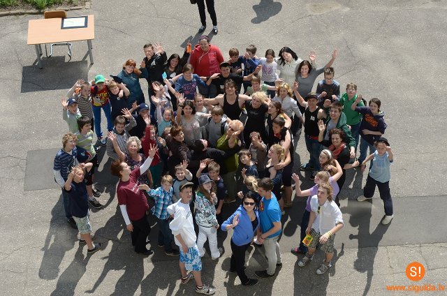 Siguldas pilsētas vidusskolā seniori un skolēni apgūst jaunas prasmes