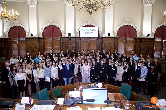 Siguldiete kļūst par 2. Jauniešu Saeimas deputāti