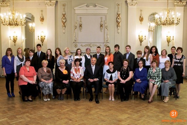 Siguldas Valsts ģimnāzijas skolēni  konkursa „Vēsture ap mums” finālā