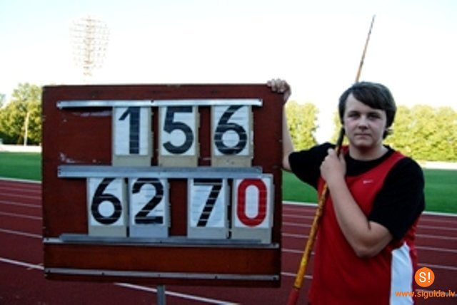 Siguldietis Ričards Griezītis izcīna uzvaru šķēpmešanā