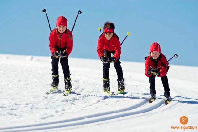 Aicina pieteikt bērnus distanču slēpošanas nodarbībām