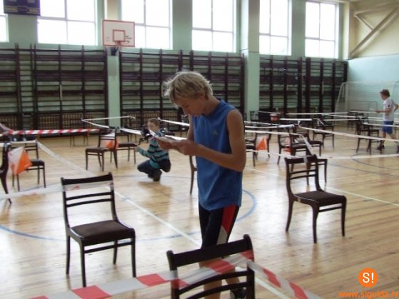 Siguldas Valsts ģimnāzijas skolēni orientējas telpās