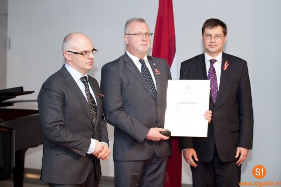 PAPILDINĀTS — Valsts svētku laikā četri novadnieki guvuši valsts atzinību