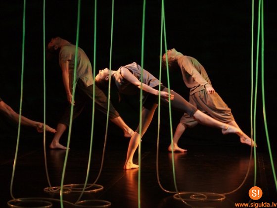 Siguldas novada Kultūras centrā būs skatāma laikmetīgā dejas teātra izrāde