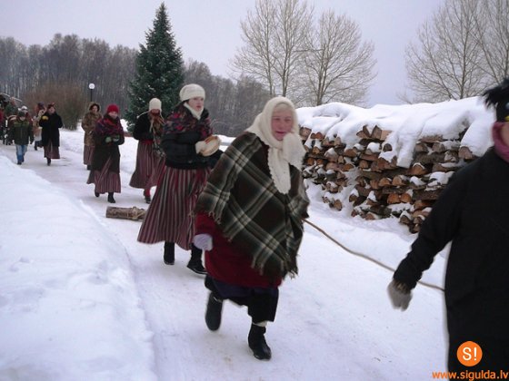 Aicina piedalīties bluķa vilkšanā Allažos