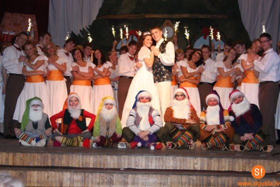 Deju kolektīva „Vizbulīte” Ziemassvētku izrāde „Velniņi”
