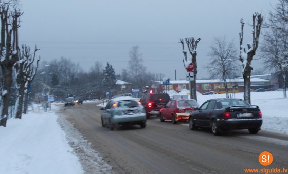 Transportlīdzekļu vadītāju ievērībai!
