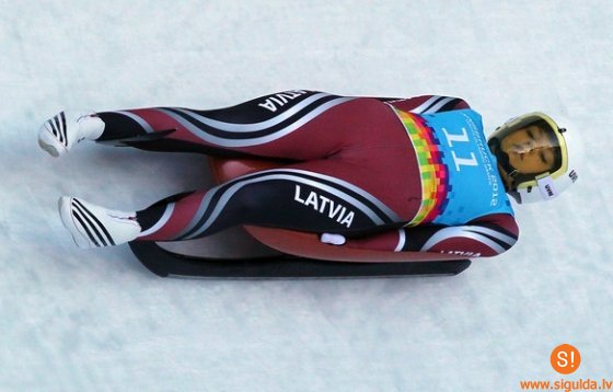 Ulla Zirne un junioru kamaniņu braucēju komanda jau labāko četriniekā pasaulē