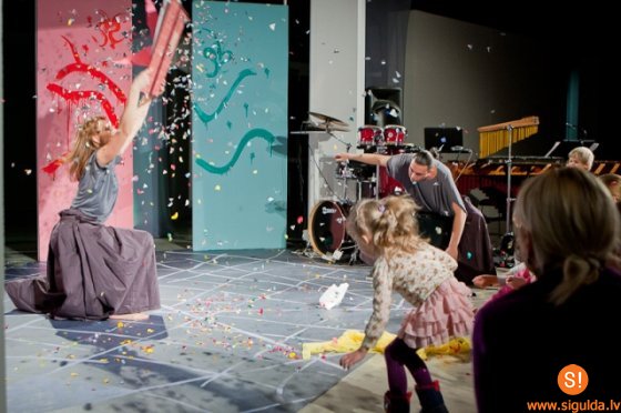 Gada labākā izrāde bērniem — „Dzejtaurenis“ Baltajā Flīģelī