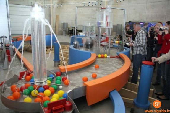 Pirmo reizi Siguldā AHHAA ceļojošā izstāde „Zinātne uz riteņiem!”