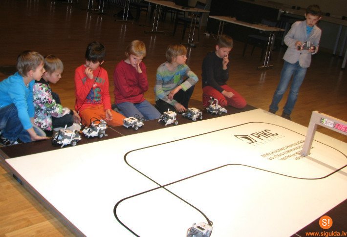 VIDEO — Siguldiešiem uzvaras Robotikas sacensībās Ventspilī