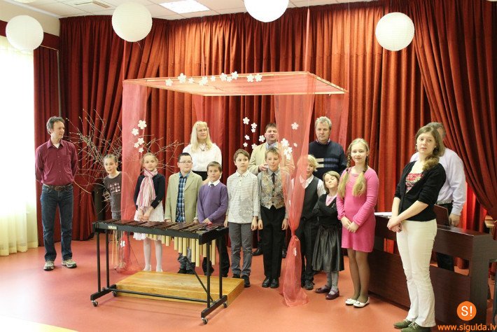 Mūzikas nodaļas audzēkņi koncertē bērnudārzā „Ieviņa”