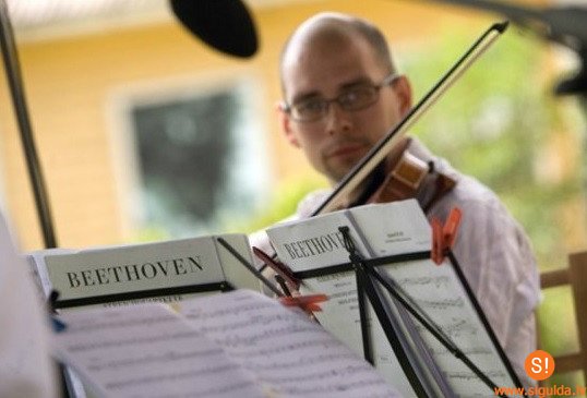 Šosvētdien jau pirmais Muzikālo brokastu koncerts Jaunās pils dārzā