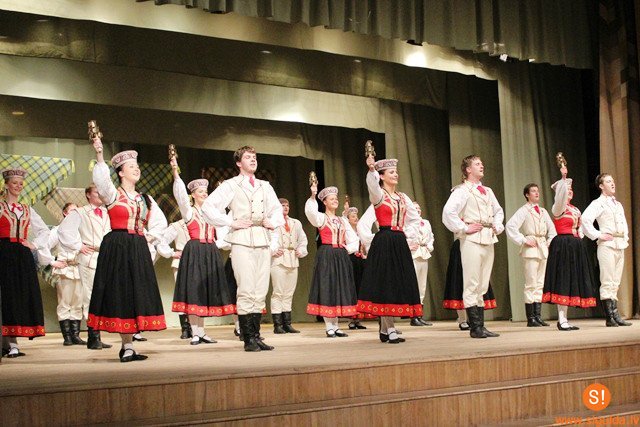 Jauniešu deju kolektīvs “Vizbulīte” gatavojas dejotāju finālskatei