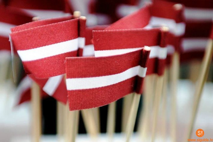 Aicinām pacelt valsts karogu!