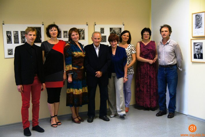 Siguldas novada bibliotēkā atklāta piemiņas ekspozīcija Zigurdam Zuzem