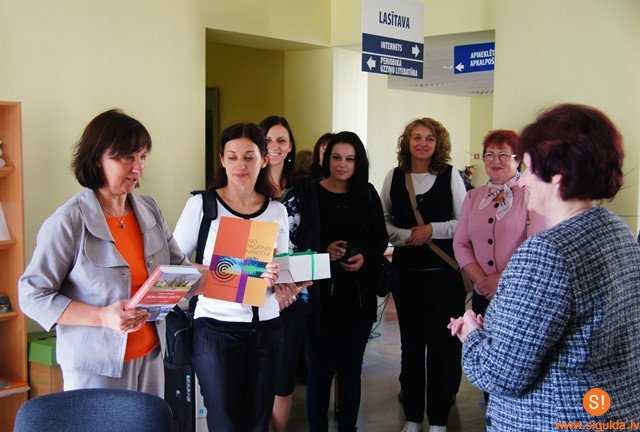 Siguldas novada bibliotēkā viesojas kolēģi no Skrundas