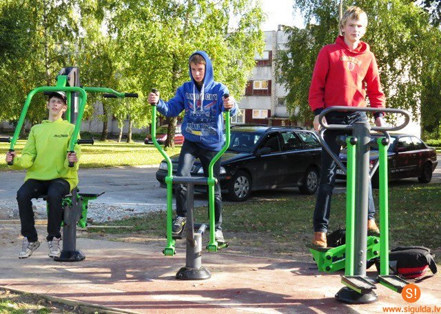 Allažos uzstādīti āra trenažieri