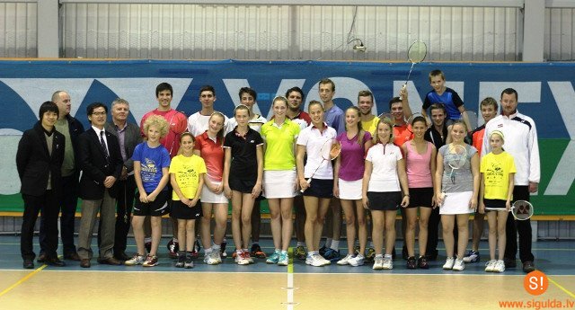 Pie Siguldas badmintonistiem viesojas „YONEX” firmas pārstāvji