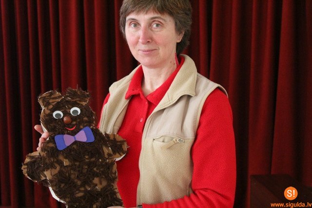 Bērnudārzā „Ieviņa” viesojas Līgatnes „lāču mamma” Velga Vītola