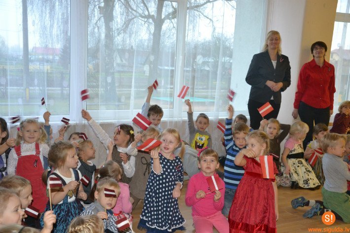 Latvija ir bērnudārza „Pīlādzīša” kukainīšu sirsniņās